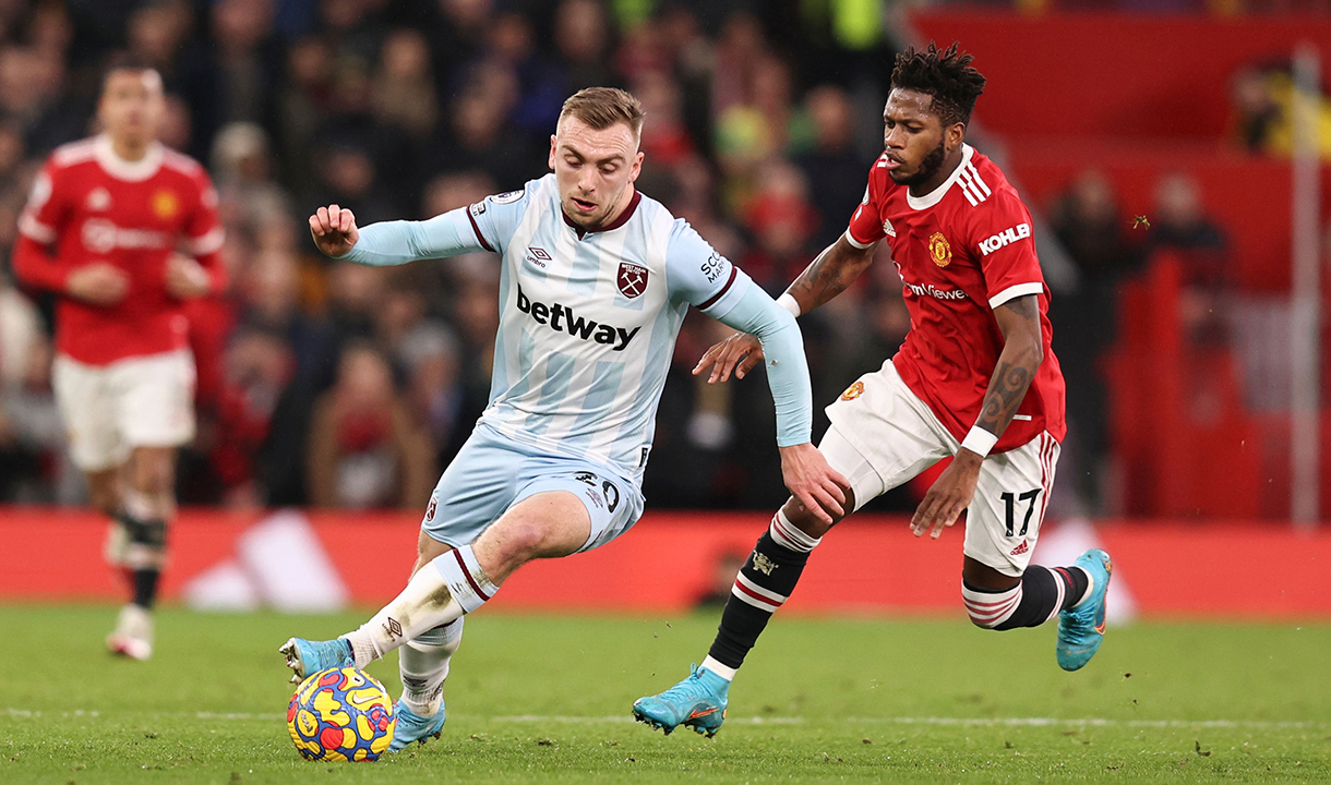  Hammers slip to late defeat at Manchester United